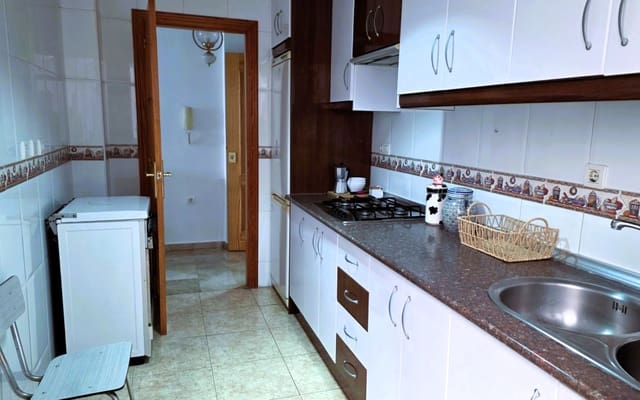 Piso de 3 habitaciones en Salobreña en venta - 180.000 € (Ref: 5776335)