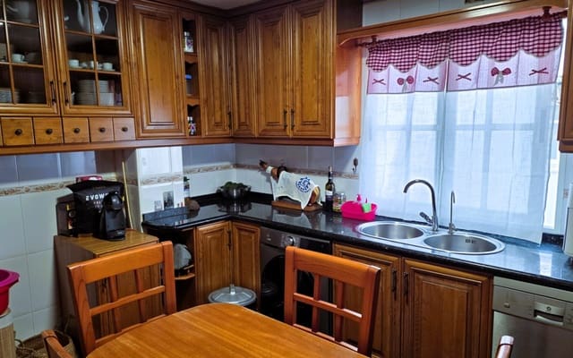 3 bedroom Apartment for sale in Salobreña with garage - € 250,000 (Ref: 5890162)