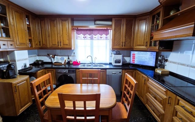 3 bedroom Apartment for sale in Salobreña with garage - € 250,000 (Ref: 5890162)