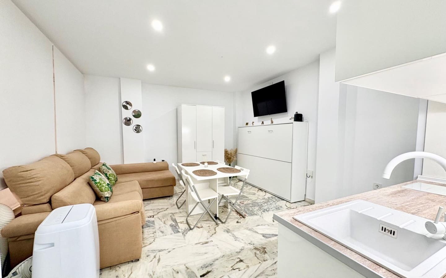 Business for sale in Salobrena - € 78,000 (Ref: 5978683)