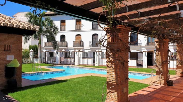 2 slaapkamer Appartement te koop in Velez de Benaudalla met zwembad - € 124.000 (Ref: 6010172)