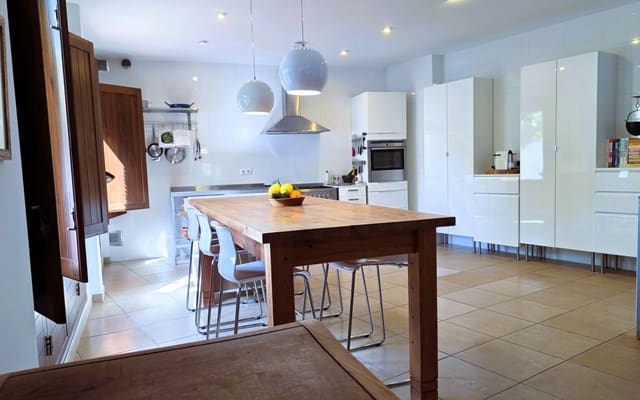 5 soveværelse Byhus til salg i Orgiva med garage - € 320.000 (Ref: 6039838)