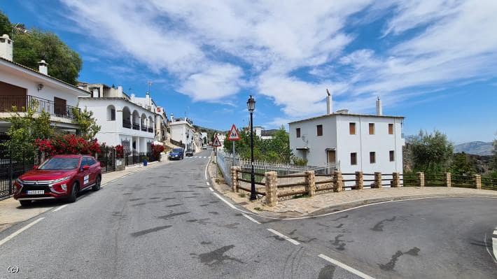 Grunde uden byggetilladelser til salg i Juviles - € 250.000 (Ref: 6077305)