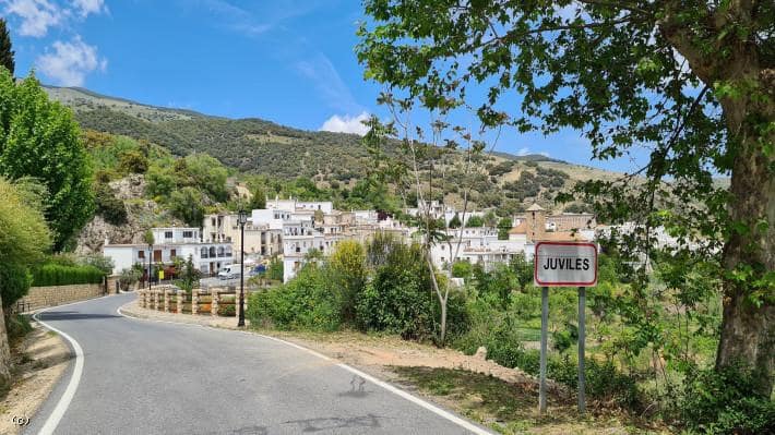 Grunde uden byggetilladelser til salg i Juviles - € 250.000 (Ref: 6077305)