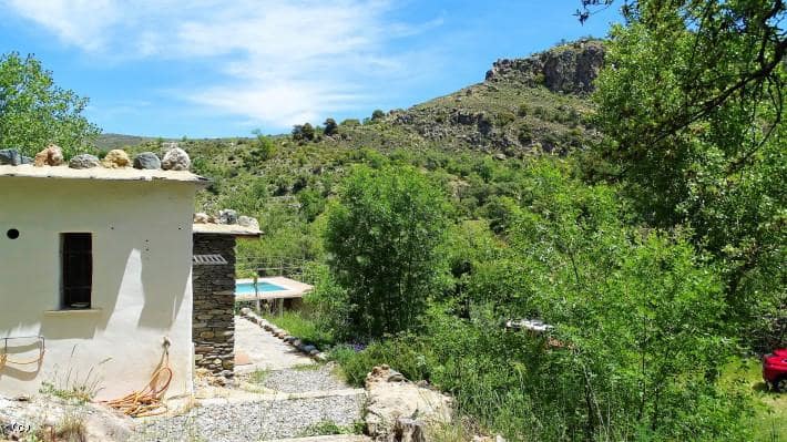 Grunde uden byggetilladelser til salg i Juviles - € 250.000 (Ref: 6077305)