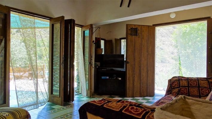 Grunde uden byggetilladelser til salg i Juviles - € 250.000 (Ref: 6077305)