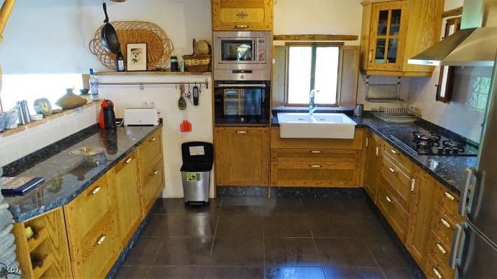 Grunde uden byggetilladelser til salg i Juviles - € 250.000 (Ref: 6077305)