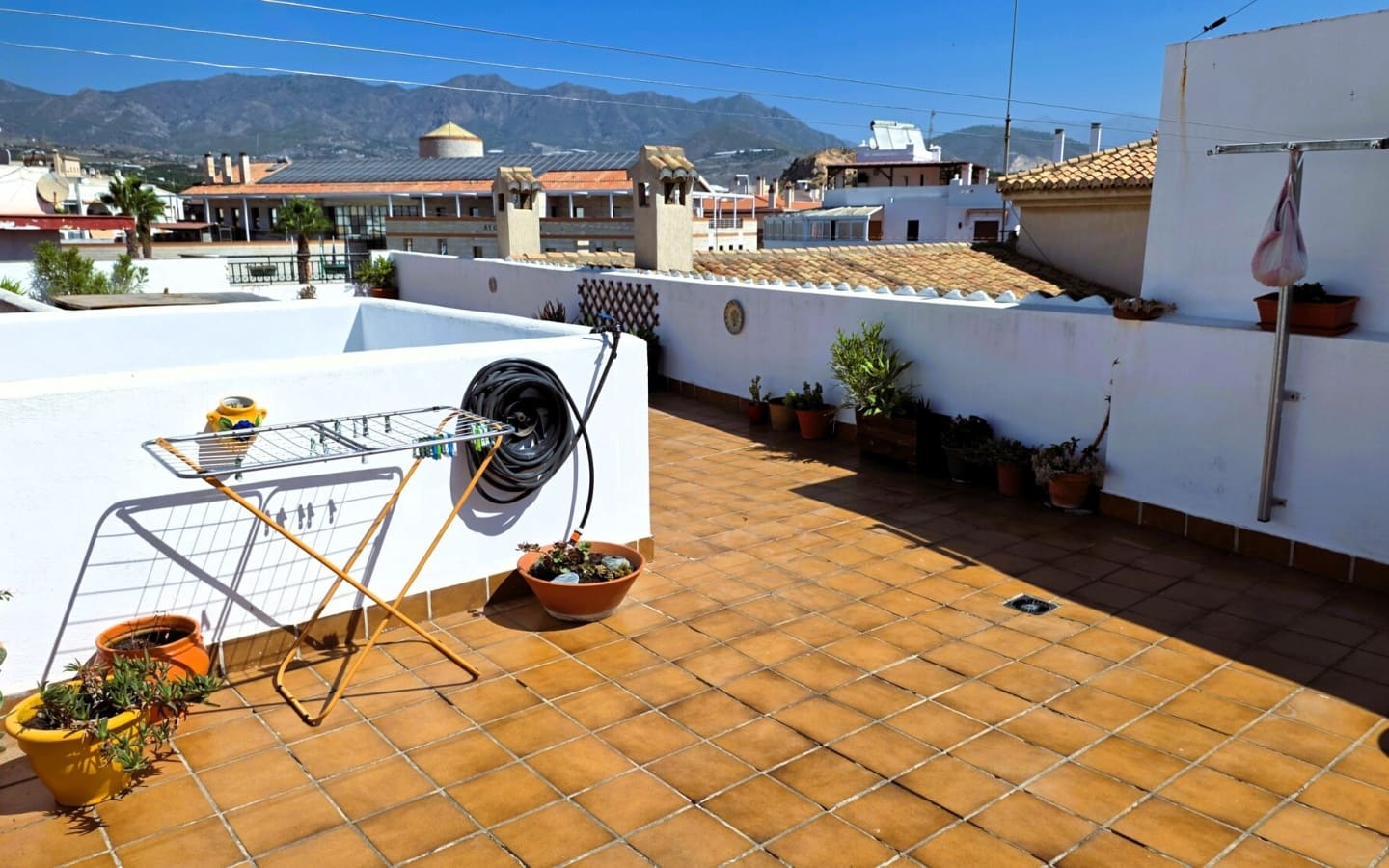 Piso de 3 habitaciones en Salobreña en venta con garaje - 215.000 € (Ref: 6141168)