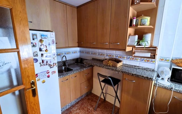Piso de 3 habitaciones en Salobreña en venta con garaje - 215.000 € (Ref: 6141168)