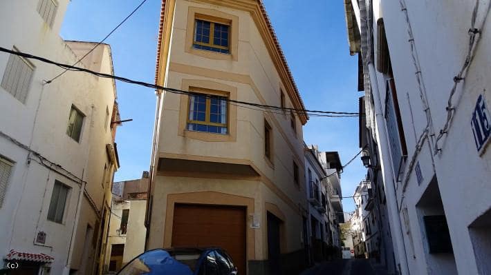 6 soveværelse Byhus til salg i Lanjaron med garage - € 200.000 (Ref: 6515107)