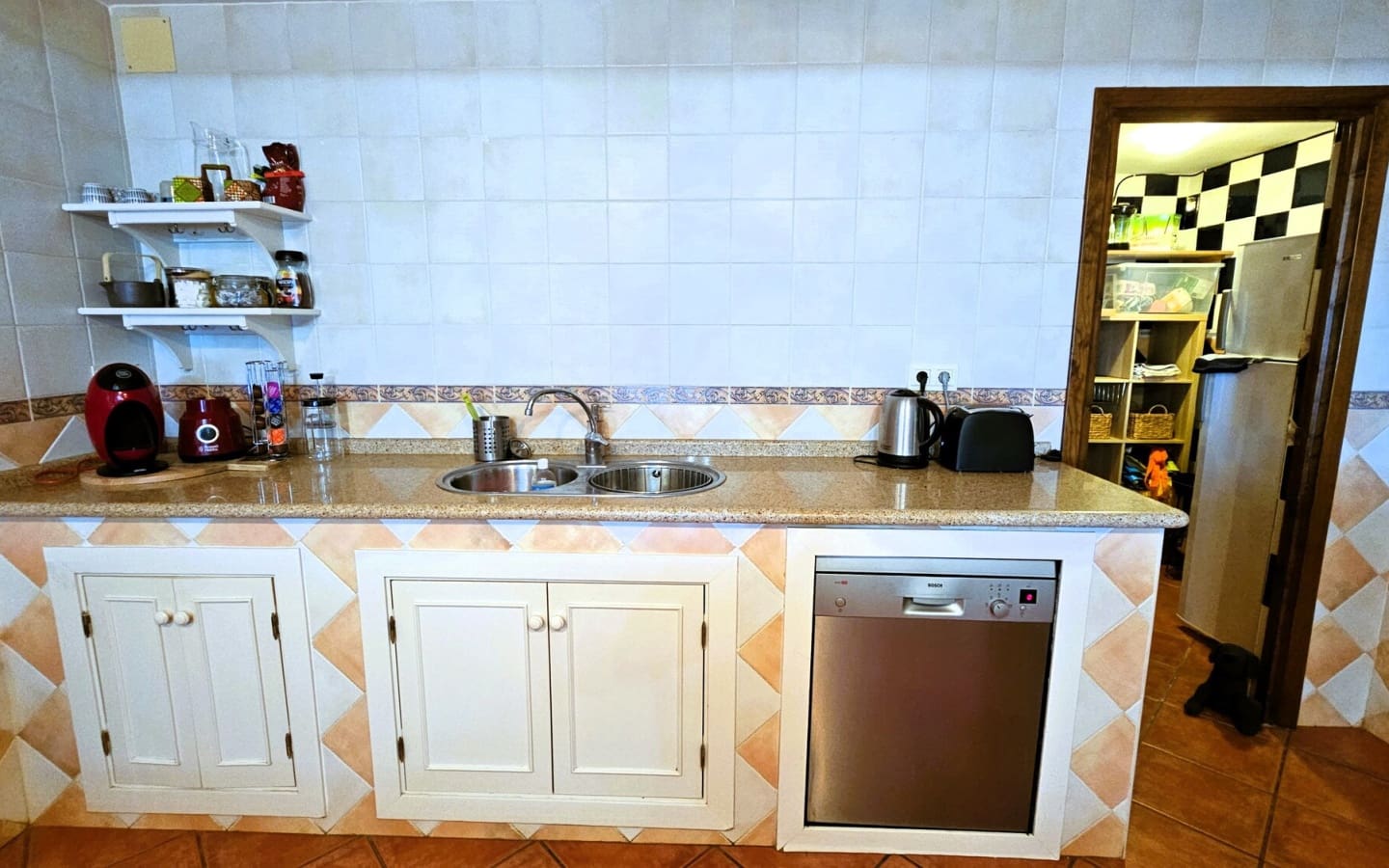 4 soveværelse Villa til salg i Carataunas med swimmingpool garage - € 299.000 (Ref: 8573052)