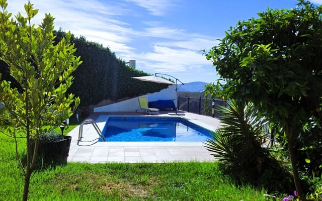 4 soveværelse Villa til salg i Carataunas med swimmingpool garage - € 299.000 (Ref: 8573052)