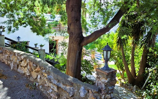 4 soveværelse Villa til salg i Carataunas med swimmingpool garage - € 299.000 (Ref: 8573052)