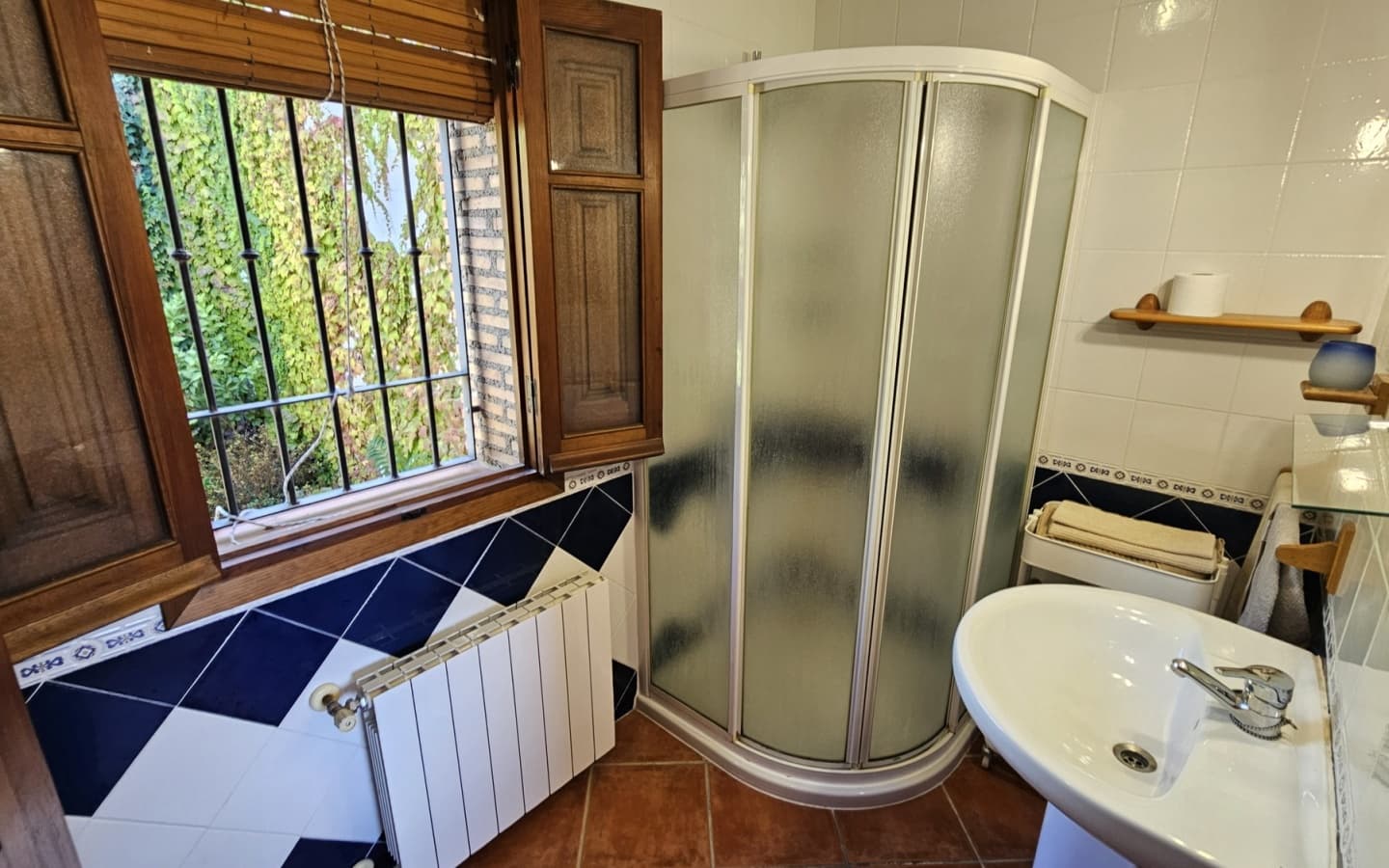 4 soveværelse Villa til salg i Carataunas med swimmingpool garage - € 299.000 (Ref: 8573052)