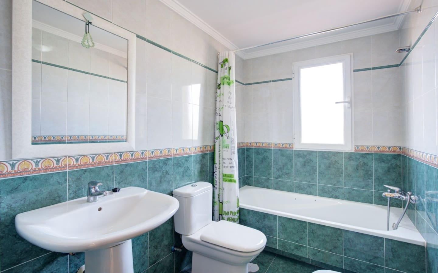 4 soveværelse Semi-Rækkehus til salg i Peligros med garage - € 325.000 (Ref: 9094434)