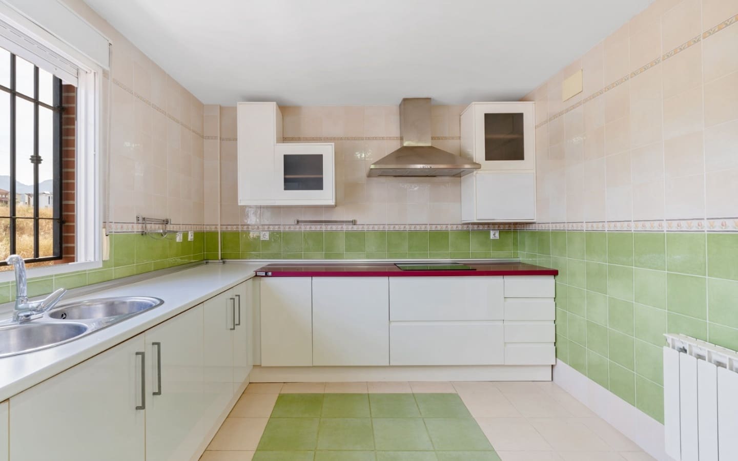 4 soveværelse Semi-Rækkehus til salg i Peligros med garage - € 325.000 (Ref: 9094434)