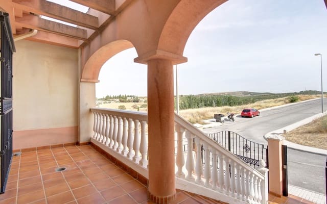 4 slaapkamer Halfvrijstaande villa te koop in Peligros met garage - € 325.000 (Ref: 9094434)