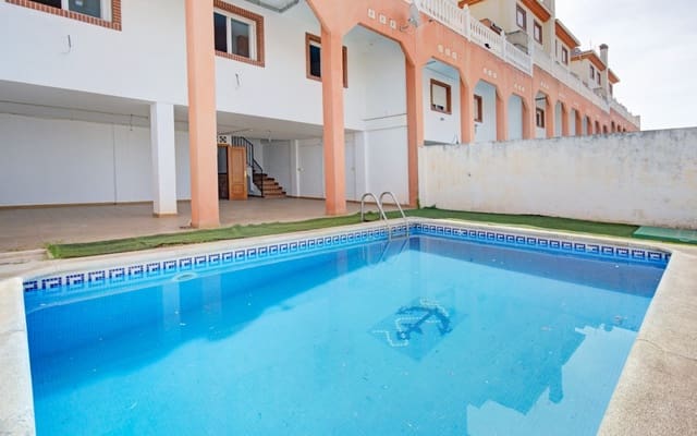 4 slaapkamer Halfvrijstaande villa te koop in Peligros met garage - € 325.000 (Ref: 9094434)