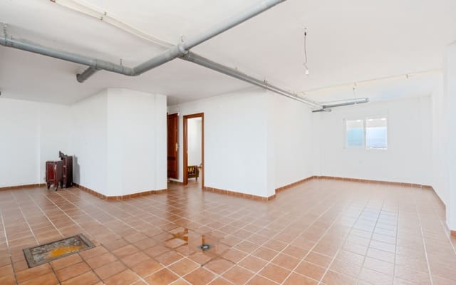 4 slaapkamer Halfvrijstaande villa te koop in Peligros met garage - € 325.000 (Ref: 9094434)