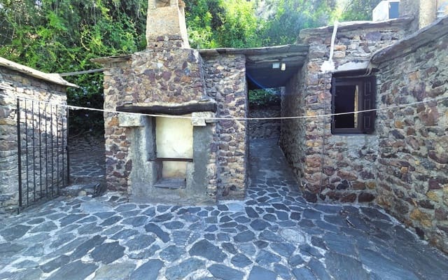 3 soveværelse Finca/Landehus til salg i Carataunas med swimmingpool garage - € 375.000 (Ref: 9152693)