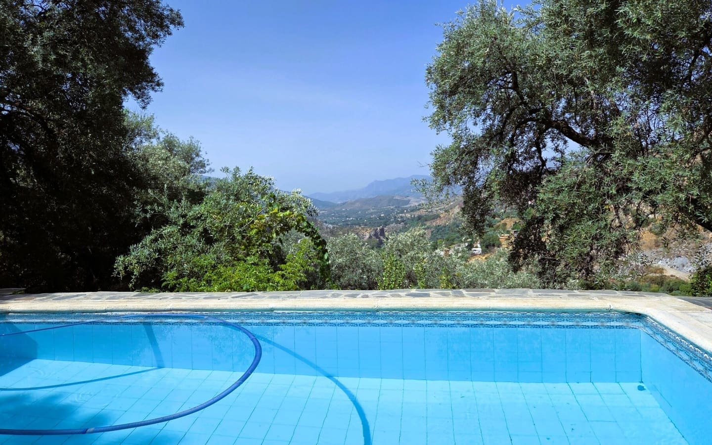 3 soveværelse Finca/Landehus til salg i Carataunas med swimmingpool garage - € 375.000 (Ref: 9152693)