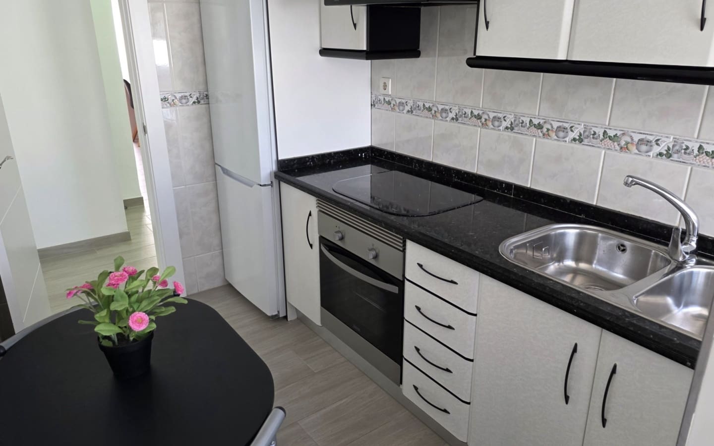 Piso de 3 habitaciones en Salobreña en venta - 160.000 € (Ref: 9255796)