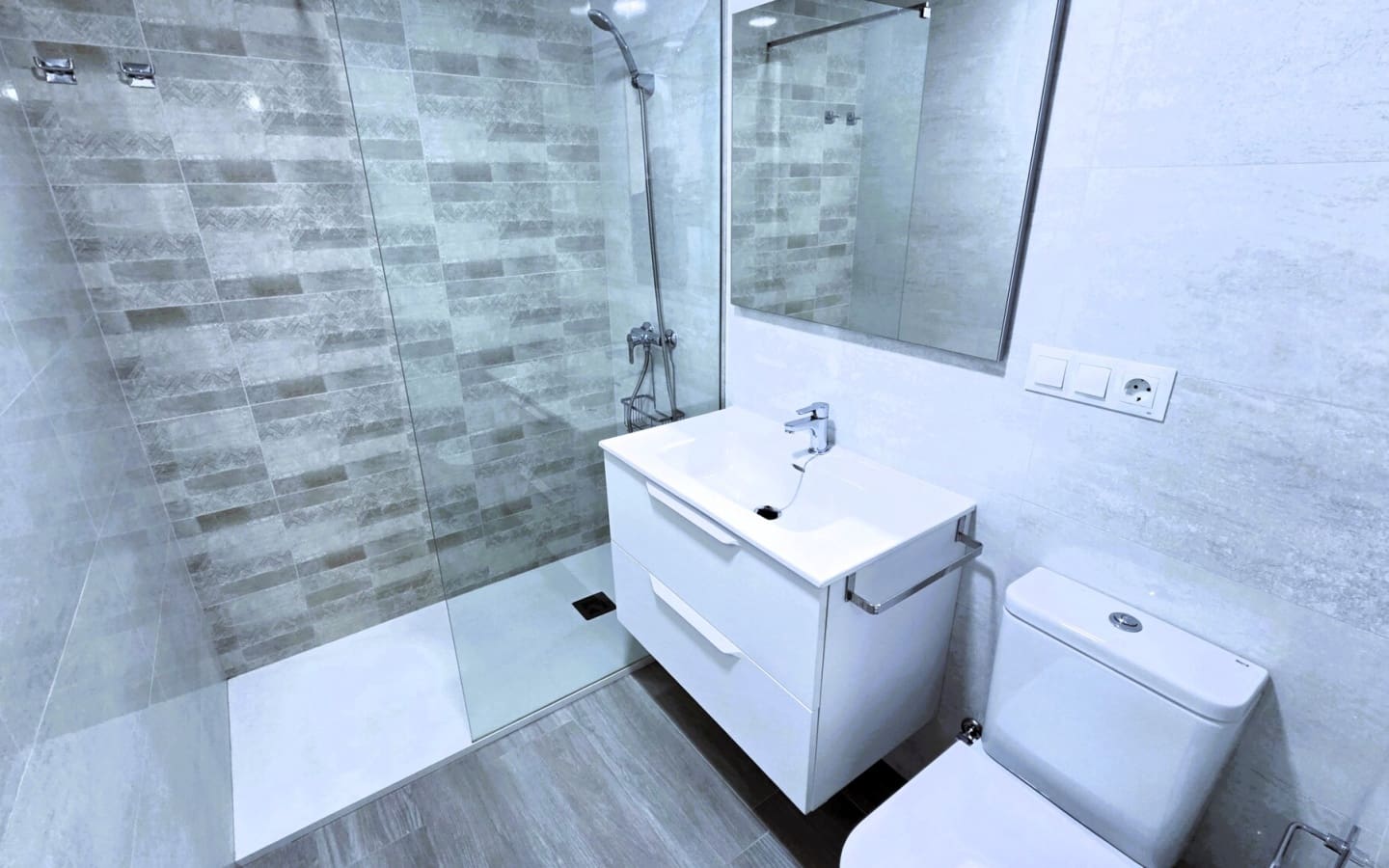 Piso de 3 habitaciones en Salobreña en venta - 160.000 € (Ref: 9255796)