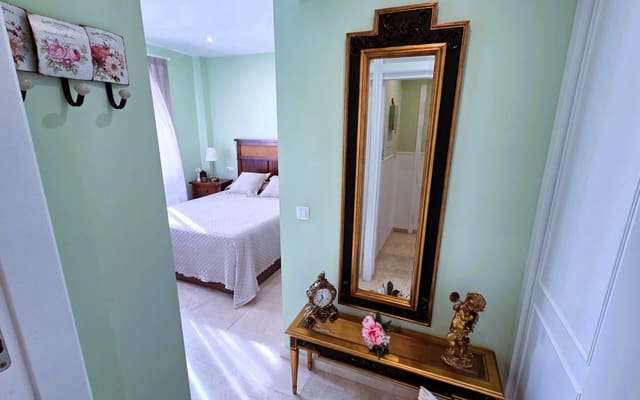 Piso de 3 habitaciones en Estepona en venta con garaje - 380.000 € (Ref: 9322836)