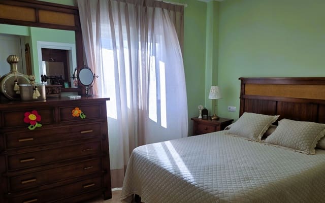 Piso de 3 habitaciones en Estepona en venta con garaje - 380.000 € (Ref: 9322836)