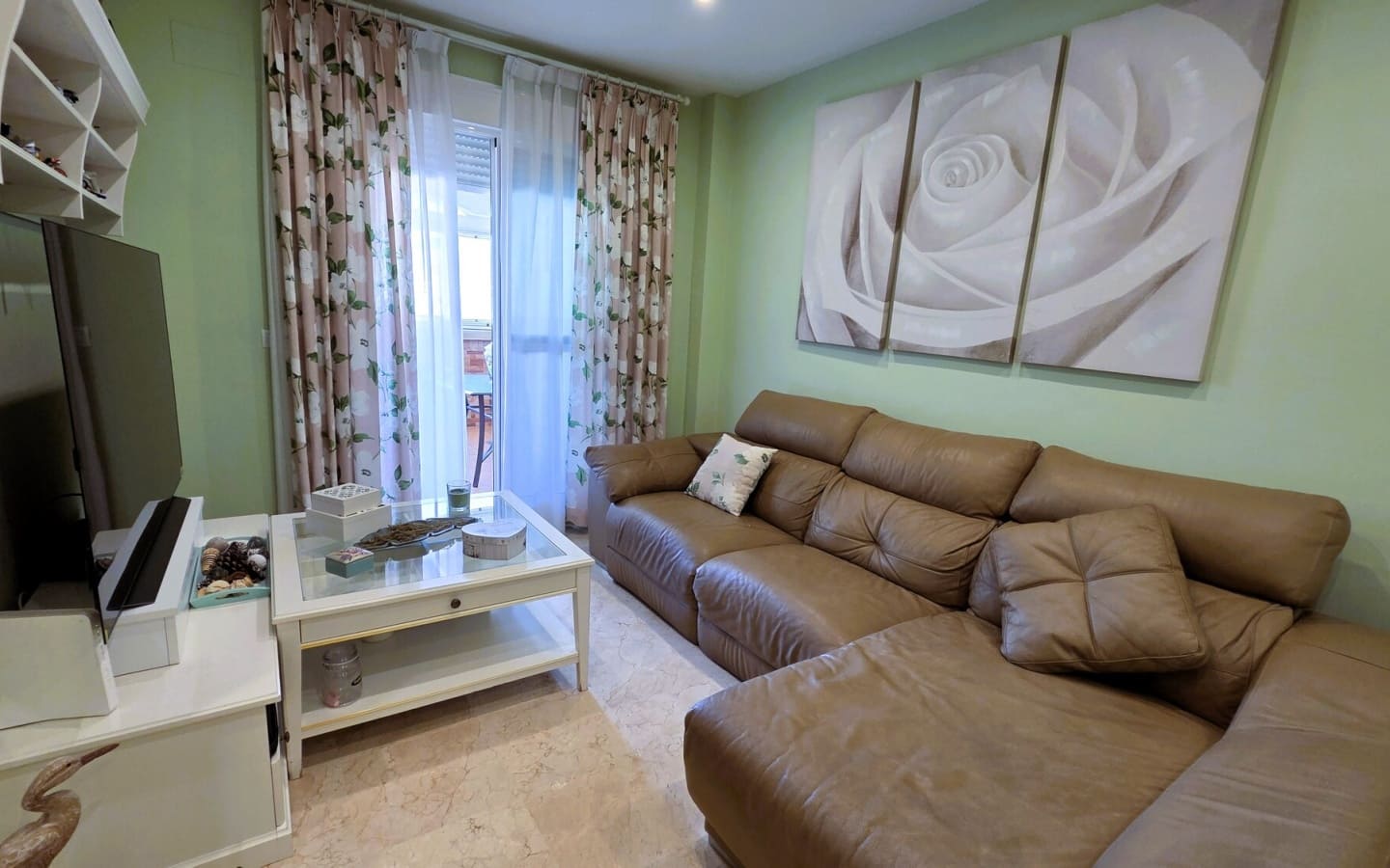 Piso de 3 habitaciones en Estepona en venta con garaje - 380.000 € (Ref: 9322836)