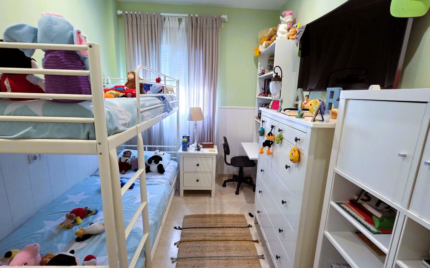 Piso de 3 habitaciones en Estepona en venta con garaje - 380.000 € (Ref: 9322836)