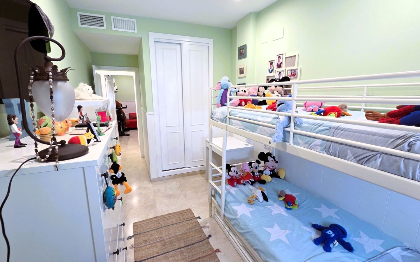 Piso de 3 habitaciones en Estepona en venta con garaje - 380.000 € (Ref: 9322836)