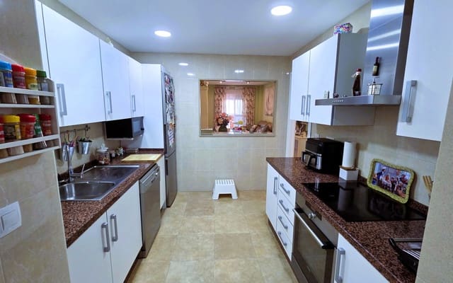 Piso de 3 habitaciones en Estepona en venta con garaje - 380.000 € (Ref: 9322836)