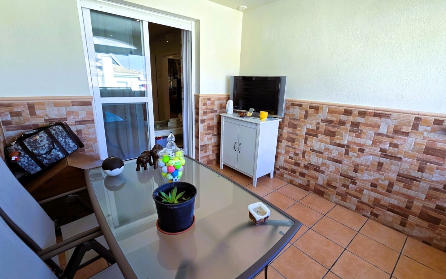 Piso de 3 habitaciones en Estepona en venta con garaje - 380.000 € (Ref: 9322836)