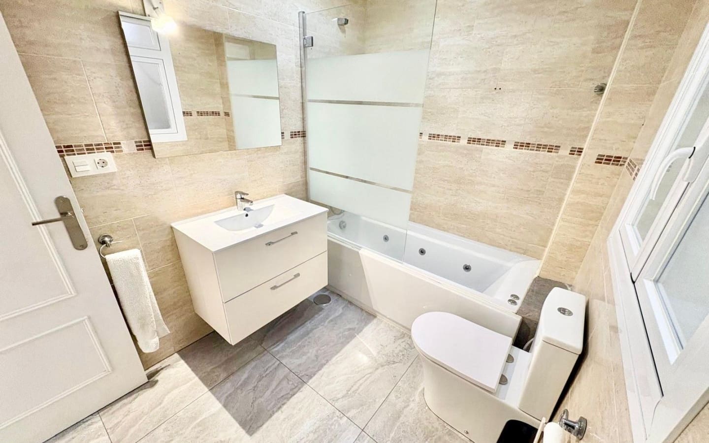 Chalet de 2 habitaciones en Salobreña en venta - 285.000 € (Ref: 9688466)