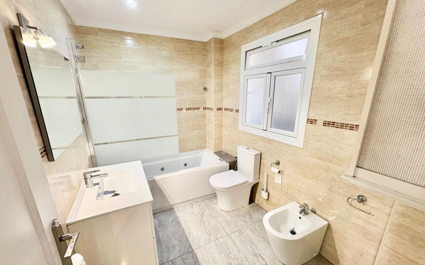 Chalet de 2 habitaciones en Salobreña en venta - 285.000 € (Ref: 9688466)