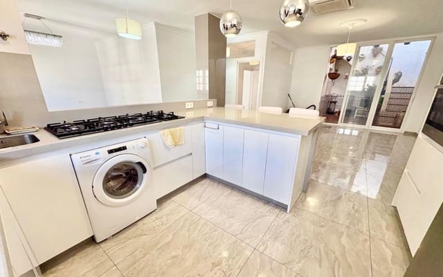 Chalet de 2 habitaciones en Salobreña en venta - 285.000 € (Ref: 9688466)