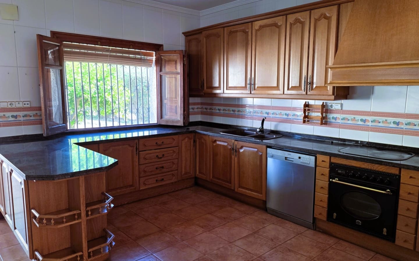 7 bedroom Villa for sale in Orgiva with garage - € 450,000 (Ref: 9869788)