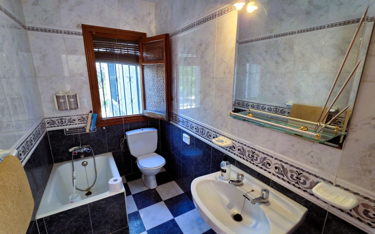 7 bedroom Villa for sale in Orgiva with garage - € 450,000 (Ref: 9869788)