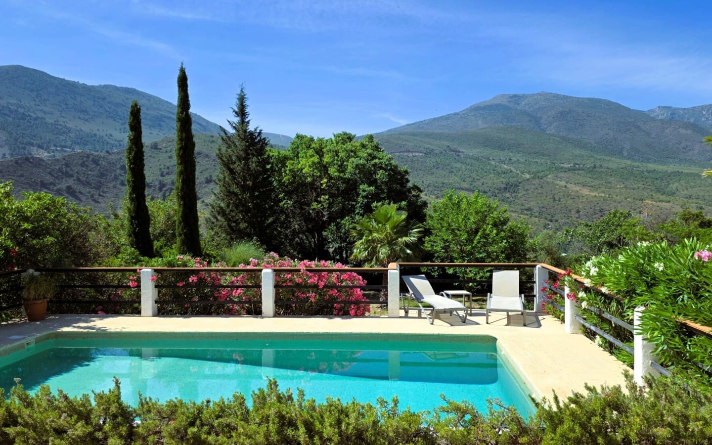 4 bedroom Business for sale in Orgiva with pool - € 395,000 (Ref: 9875564)