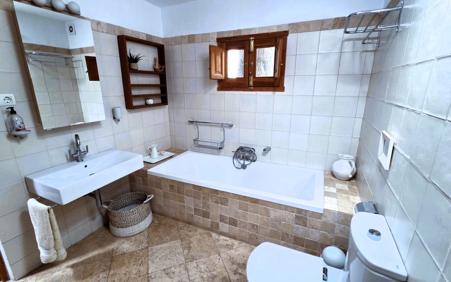 4 bedroom Business for sale in Orgiva with pool - € 395,000 (Ref: 9875564)