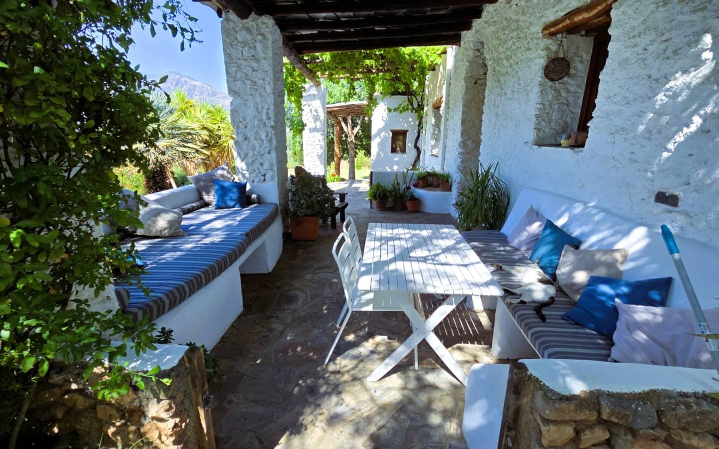 4 bedroom Business for sale in Orgiva with pool - € 395,000 (Ref: 9875564)