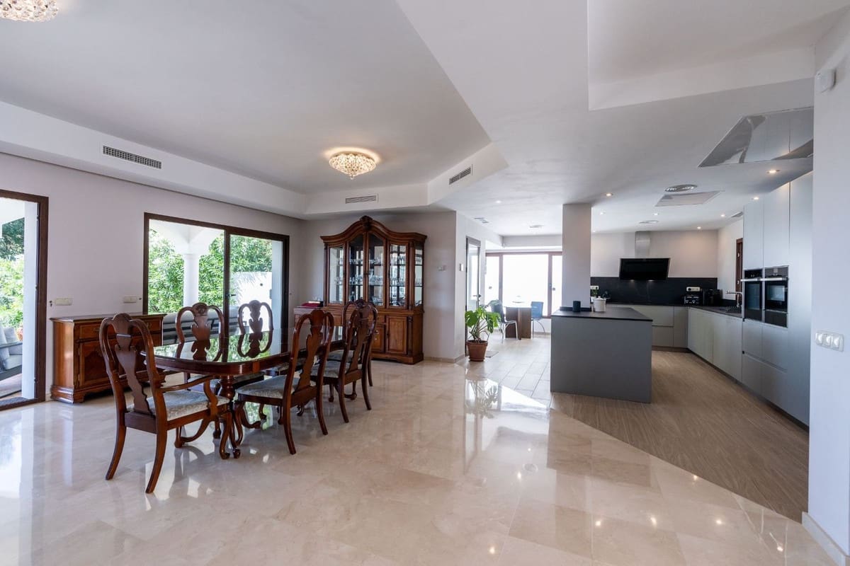 4 bedroom Villa for sale in Benahavis with pool garage - € 1,795,000 (Ref: 7649806)