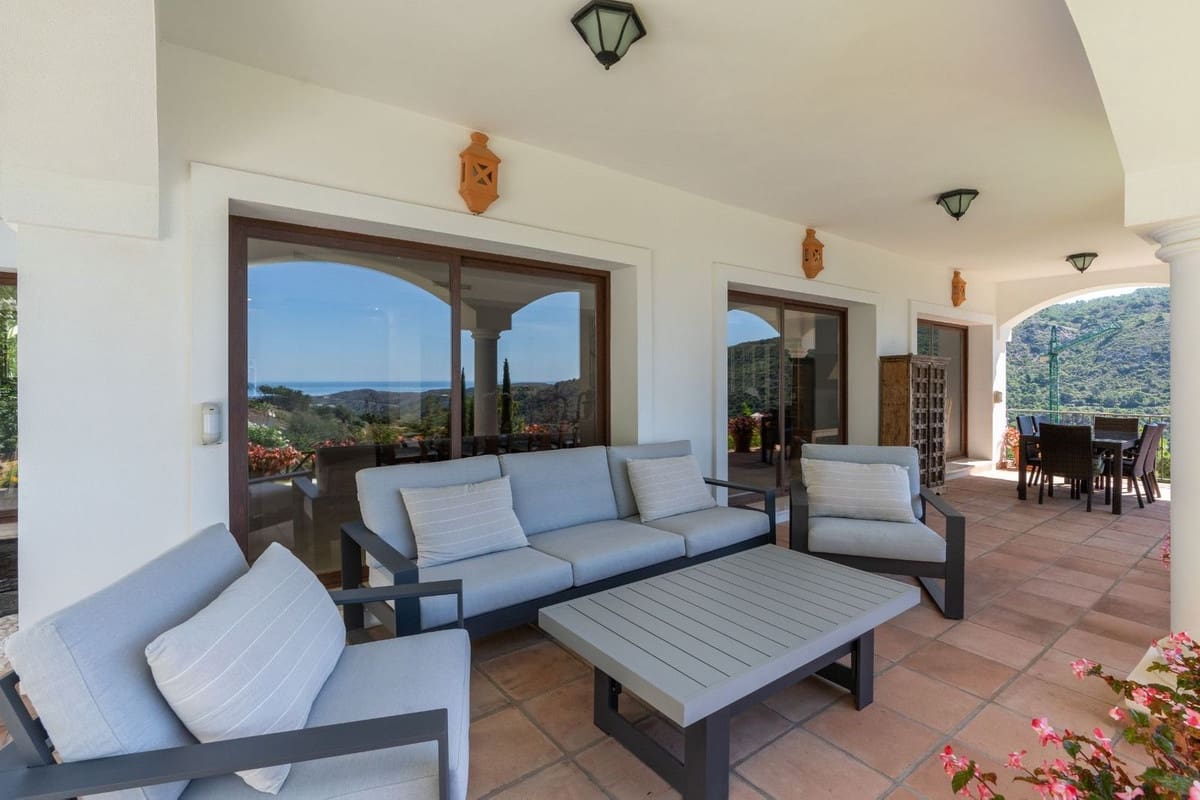 4 bedroom Villa for sale in Benahavis with pool garage - € 1,795,000 (Ref: 7649806)
