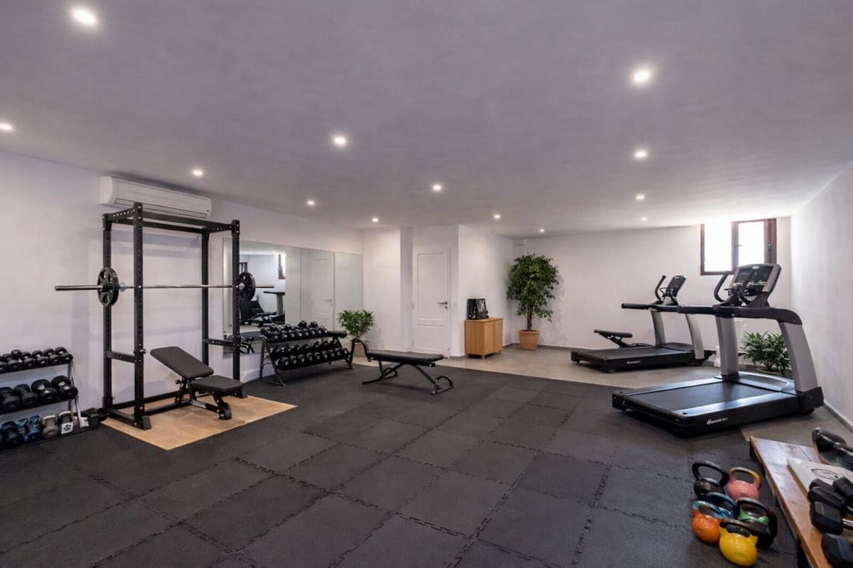 4 bedroom Villa for sale in Benahavis with pool garage - € 1,795,000 (Ref: 7649806)