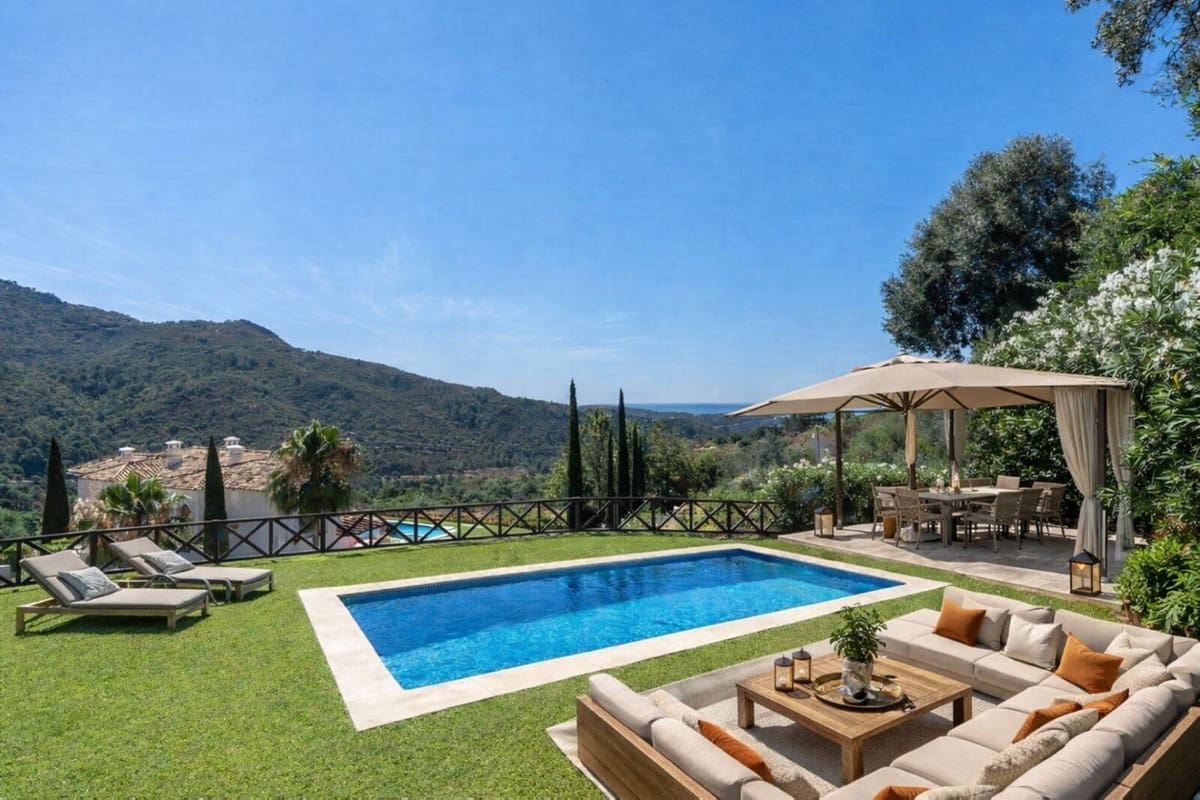 4 bedroom Villa for sale in Benahavis with pool garage - € 1,795,000 (Ref: 7649806)