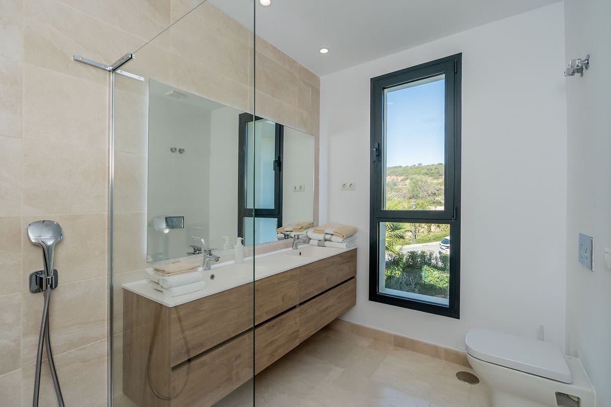 3 bedroom Penthouse for sale in Casares with pool - € 950,000 (Ref: 8122943)