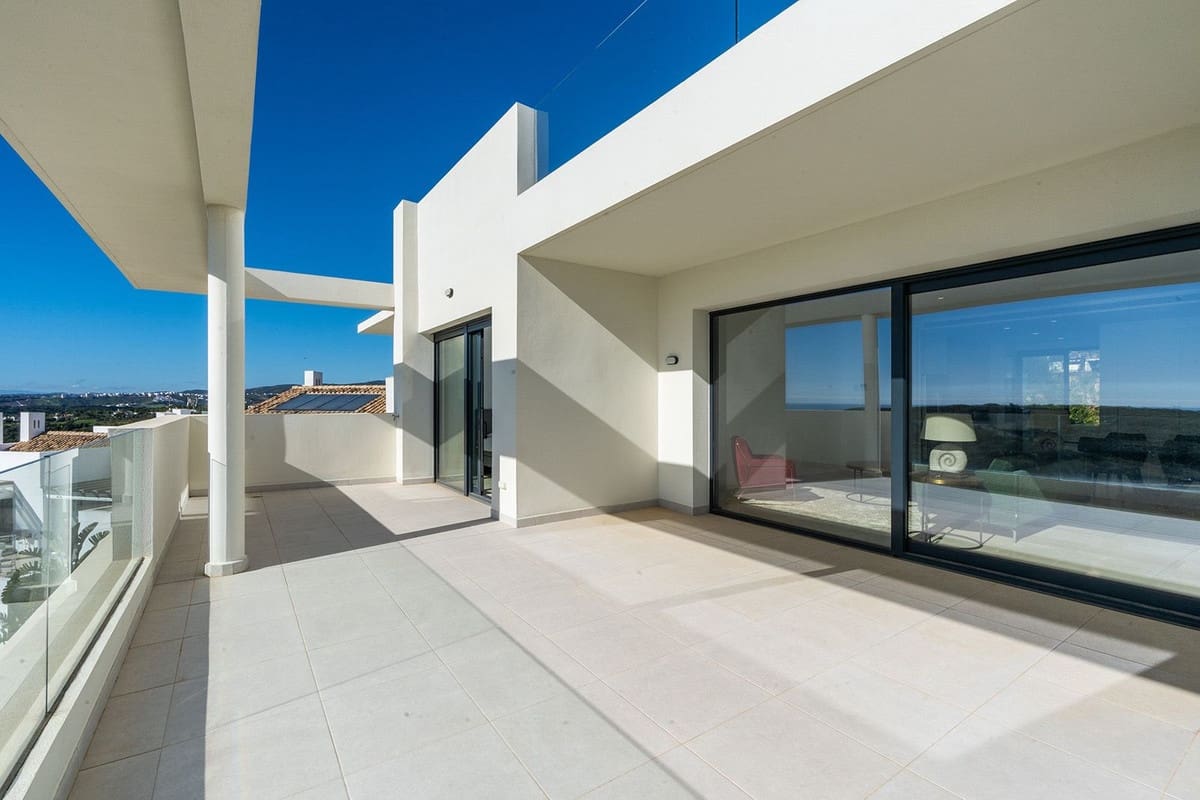 3 bedroom Penthouse for sale in Casares with pool - € 950,000 (Ref: 8122943)