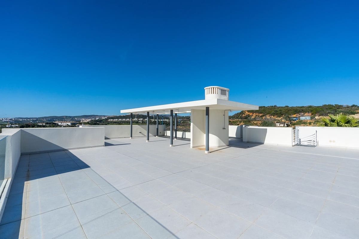 3 bedroom Penthouse for sale in Casares with pool - € 950,000 (Ref: 8122943)
