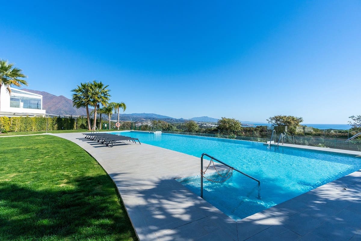 3 bedroom Penthouse for sale in Casares with pool - € 950,000 (Ref: 8122943)